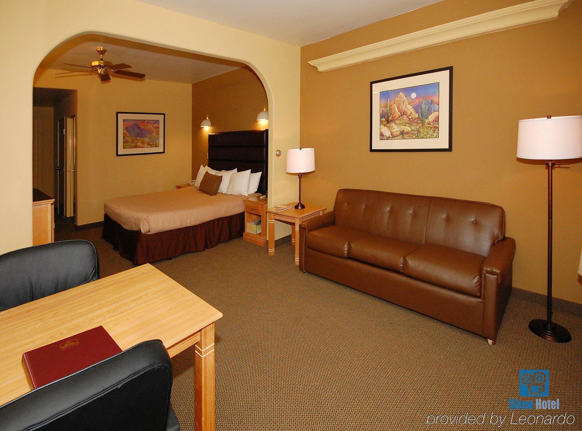 Quality Inn & Suites Phoenix Nw - Sun City Youngtown Room photo