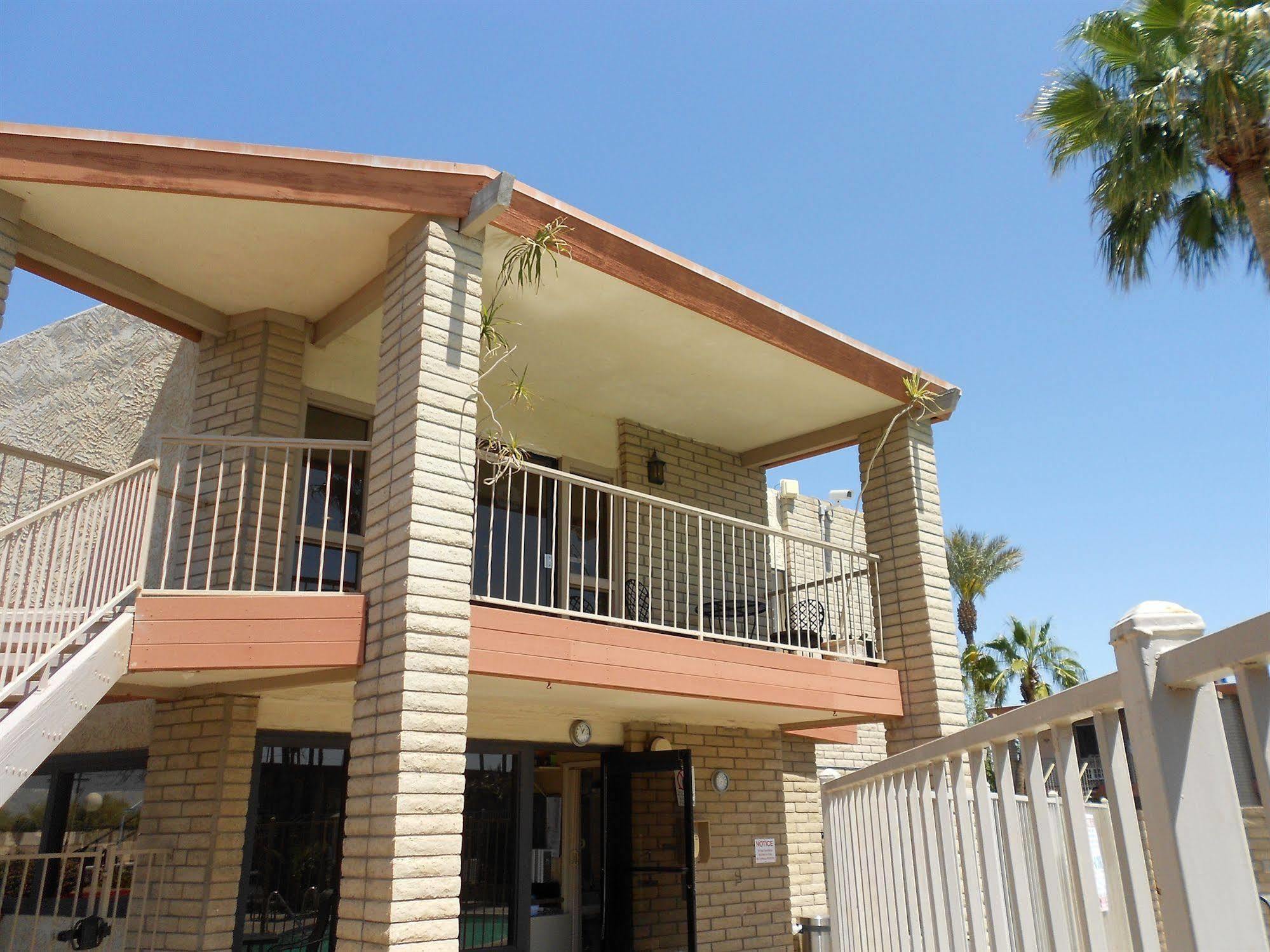 Quality Inn & Suites Phoenix Nw - Sun City Youngtown Exterior photo
